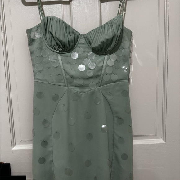 Oh Polly Elegant Green Dress with Sequin Details - Picture 3 of 3
